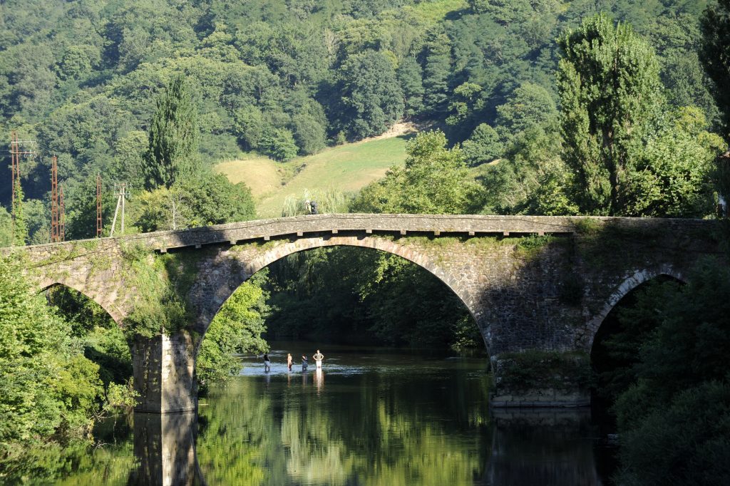 découverte vallée Nive - pont d'enfer Noblia à Bidarray - activités vacances scolaires - activités vacances scolaires séjour sportif en groupe