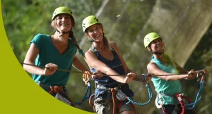 Sortie EVJF sportive en via ferrata avec vue panoramique, encadrement pro, meilleure note Google, accessible à toutes les aventurières