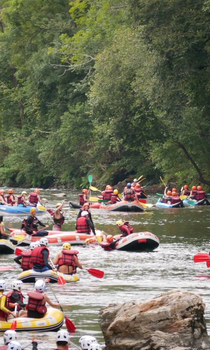 Jeu de coopération en rafting pour groupes entreprises encadré par Arteka à Bidarray – challenge ludique et sécurisé, meilleure note Google