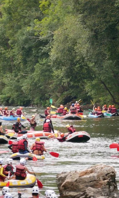 Jeu de coopération en rafting pour groupes entreprises encadré par Arteka à Bidarray – challenge ludique et sécurisé, meilleure note Google