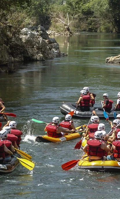 Rafting pour entreprise dans le Pays Basque intérieur – sensations, sécurité et moment inoubliable avec Arteka