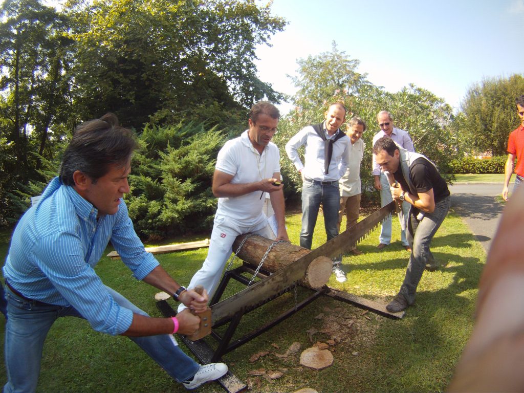 sciage de tronc épreuve de jeux de force basque, jeux traditionnels