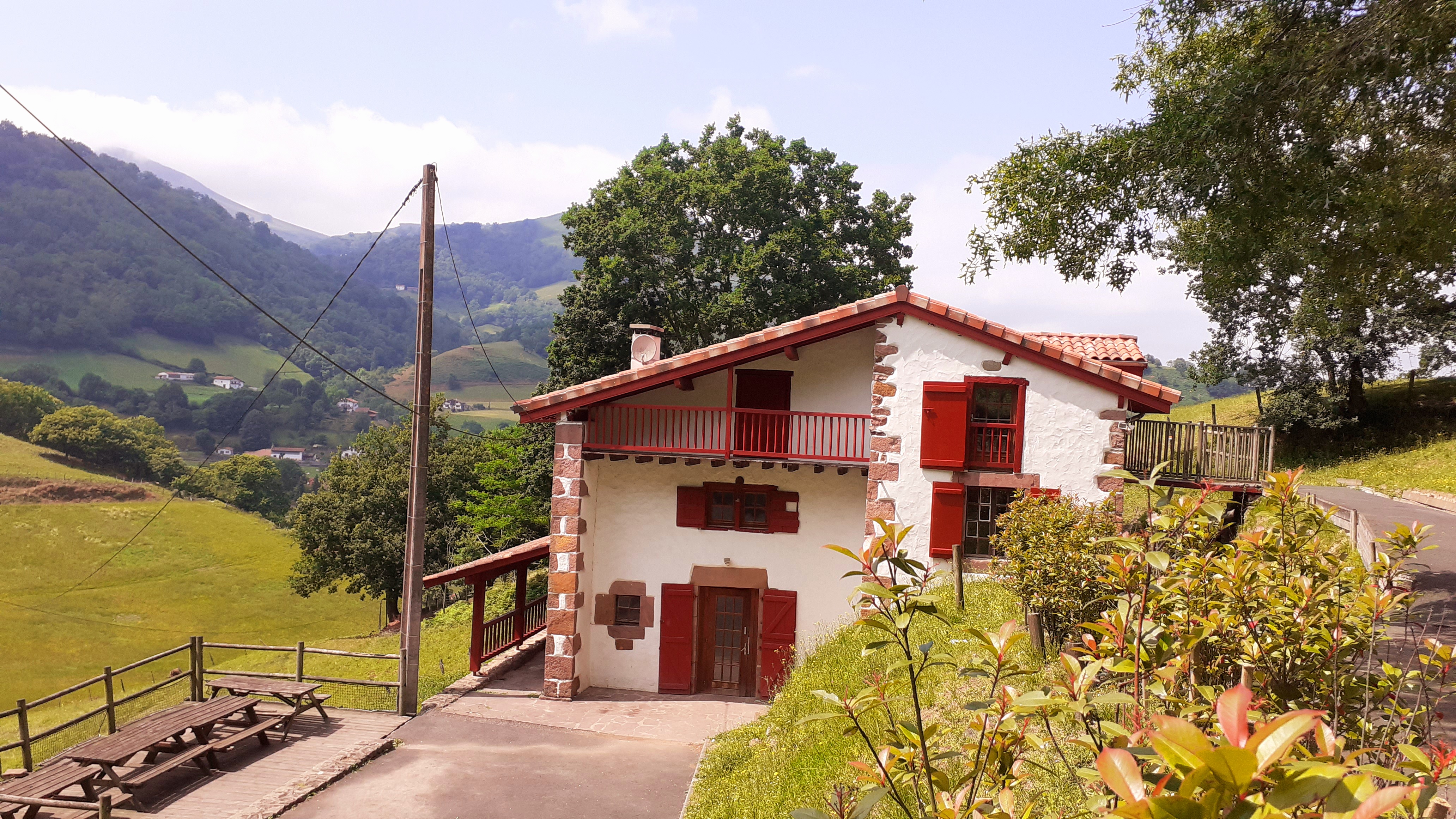 Gîtes Menditarrena Etxezaharria — Esterni