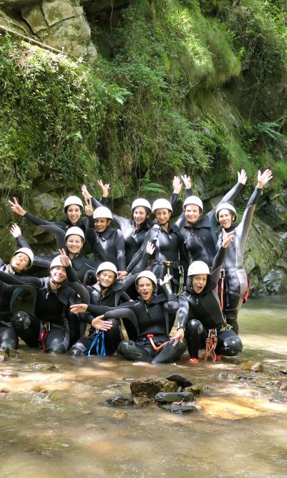 Section ombragée: Moment calme à l’ombre dans une gorge encaissée