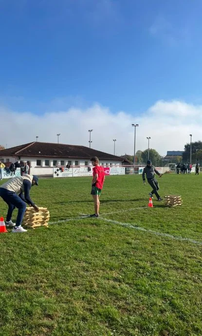 Activité collective encadrée pour entreprise – jeu de construction et cohésion sur terrain, animation sécurité incluse, proche Saint-Jean-Pied-de-Port