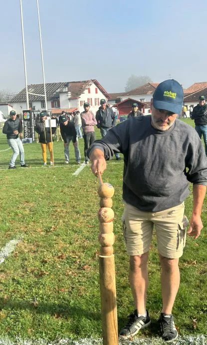 Animation ludique pour team building entreprise, organisée par Arteka à Bidarray – ambiance détendue et fun pour renforcer les liens pros