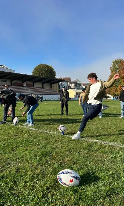 Animation rugby pour entreprise – activité conviviale organisée par Arteka, idéale pour groupes locaux ou séminaire en plein air